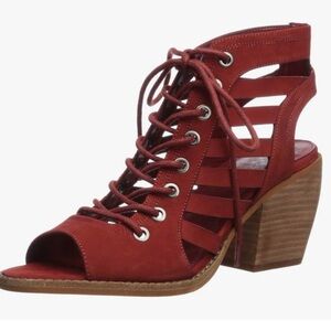 🎉Host Pick🎉 Vince Camuto Chesten red suede lace up heel size 8